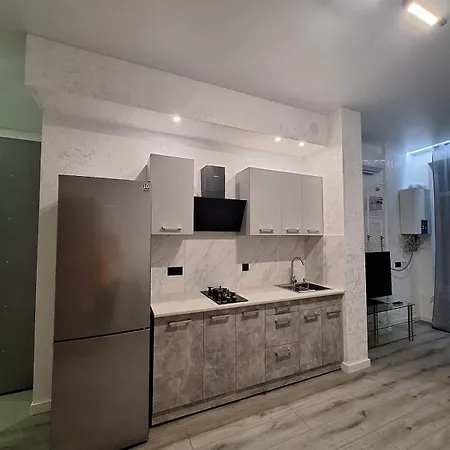 красивая студия с новым ремонтом и техникой Apartment Odesa